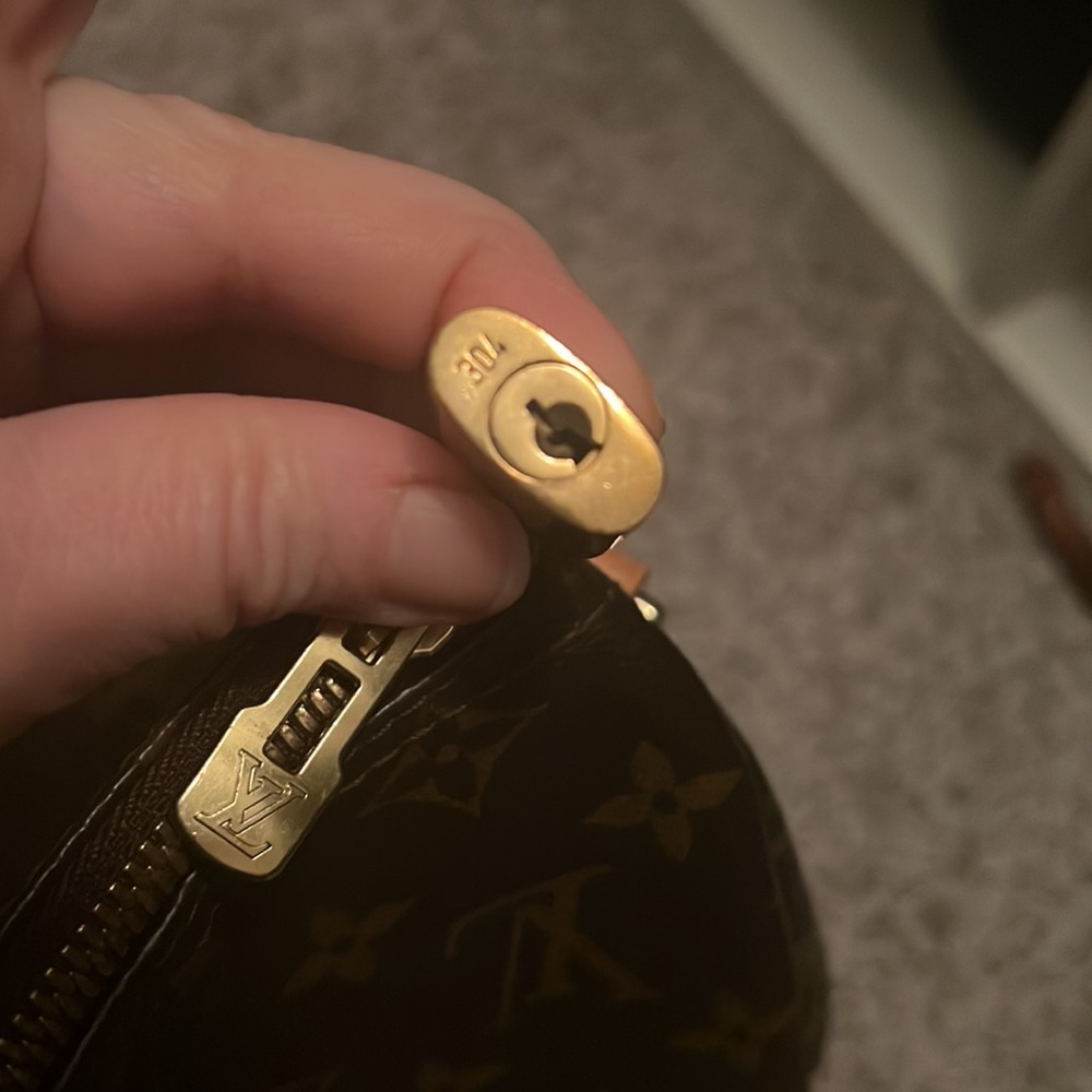 SOLD!!! 💯 Auth Louis Vuitton Speedy Bandoulière 30 - Picture 9 of 16